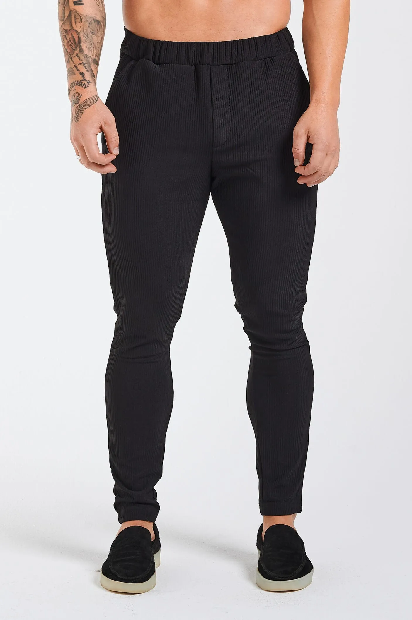 PLEATED SLIM FIT TROUSER - BLACK